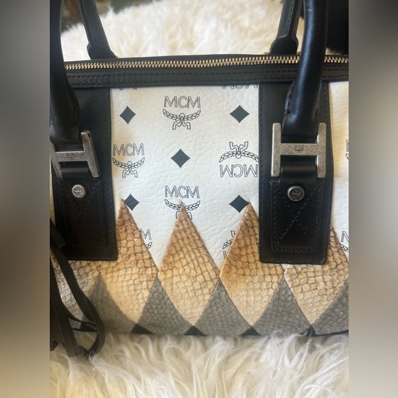 MCM MILANO BOSTON LIMITED - Picture 3 of 17